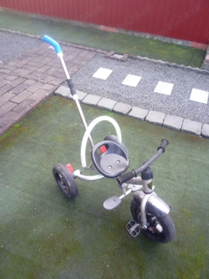 Vând tricicleta  carucior copii