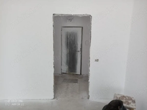 Vand apartament decomandat  cu două camere. 