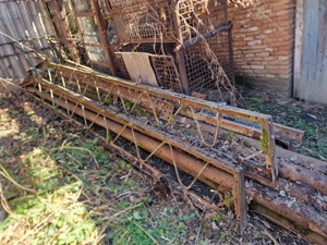 Vând schelet hală metalică   4 ferme + 8 stâlpi, aproximativ 60mp