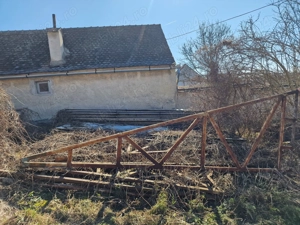 Vând acoperiș hală metalică   ferme + țevi + panouri sandwich - aproximativ 110mp