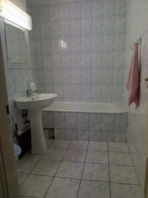 Proprietar vand apartament spatios, 77 mp utili, 3 camere, decomandat, 2 bai, centrala proprie! - imagine 8