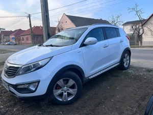 Vând urgent autoturism foarte bine întreținut