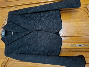 Vand costum ( taior si fusta) negru cu flori argintii si garnitura de catifea neagra