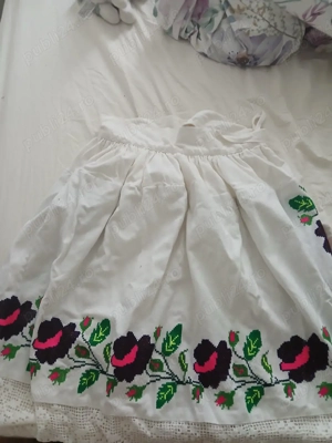 costum popular nou facut manual in stare impecabila 