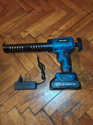 Pistol electric cu acumulator pentru tuburi silicon