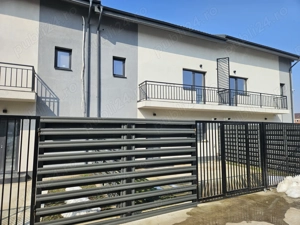 Casa inșiruita P+1E+M