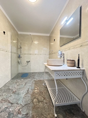 Pensiune Casa Eva Statiunea 2 Mai - 12 camere - teren 600 mp - imagine 15