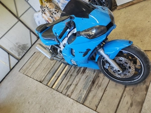 Vând Yamaha r6 carburație An 2001 - imagine 3