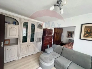 Casă / Vilă cu 6 camere de vânzare - imagine 9
