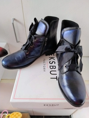 Ghetuțe superbe Eksbut din piele naturală 