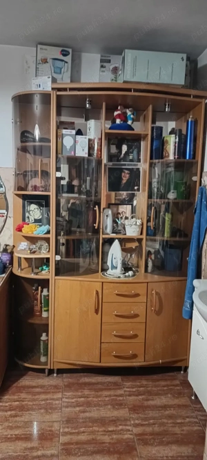 Vând vitrină interior