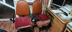 Vând 2 scaune de birou