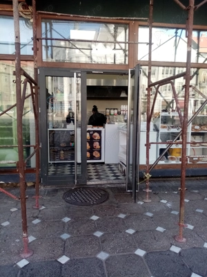 Patiseria noastră își mărește echipa!  Căutăm persoane serioase și motivate pentru postul de: