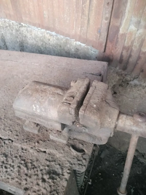 Banc metal cu menghină 