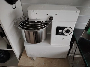 Vând utilaje pizzerie 