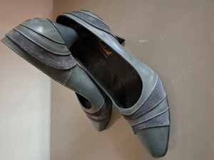 Vand pantofi din piele naturala si intoarsa pentru dame