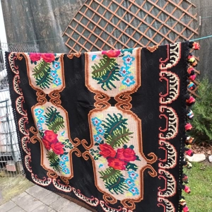 vand covoare lana, tesute  manual, stare impecabila