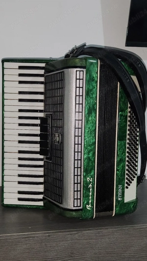 Vând acordeon 120 basi acordat 440 