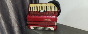 Vând acordeon italian Ariston 80 basi 