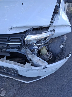 Dacia logan avariata - imagine 3