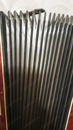 Vând acordeon