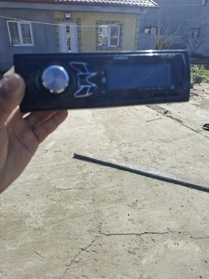 vînd casetofon Auto Smart cu blutus +boxă auto 130 - imagine 2