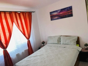 Ofer spre închirie apartament cu 3 camere cu centrala proprie pe gaz 