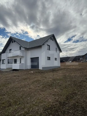 Casă individuală 196 mp | 4 dormitoare | garaj | teren 400 mp | Ipotești