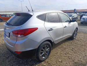 Hyundai ix35  2.0 benzina 4x4  163cp 2015 - imagine 8