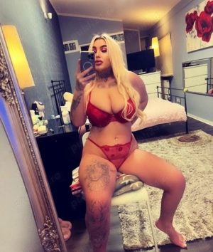 Blonda tatuata,cu piercing in zona intima!!Ofer si show web,dar si masaj erotic! - imagine 4