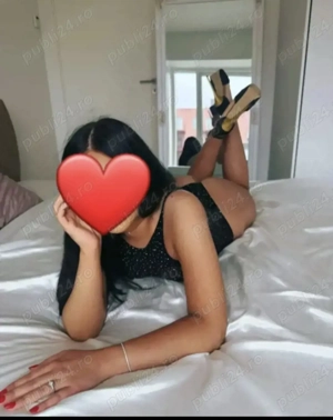 Bruneta slim doar deplasări 