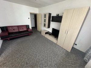 Vand apartament 2 camere zona Piata Centrala - imagine 2