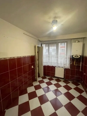 Apartament 4 camere, 100 mp utili, 2 băi, etaj 2 – zonă Centrală - imagine 3