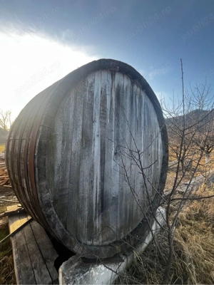 Butoi mare din lemn   ideal pentru magazie sau decor rustic