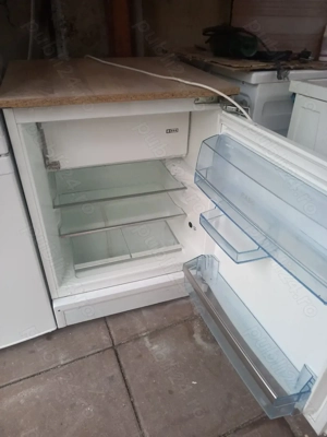 Frigider mic cu congelator