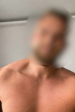 Doar pentru doamne domnișoare și cupluri 