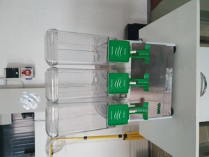 Distribuitor de băuturi cu 3 grupuri 