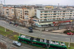 De închiriat -Apartament 3 camere, decomandat, zonă centrală - imagine 5