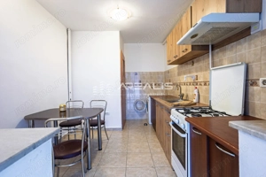 De închiriat -Apartament 3 camere, decomandat, zonă centrală - imagine 9