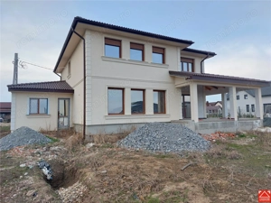 Casa cu arhitectura mediteraneana in Zimandcuz - imagine 2