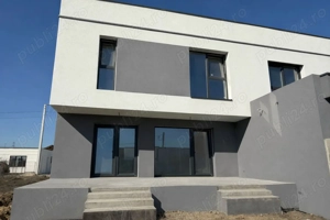 Vanzare duplex modern poziție excelenta.