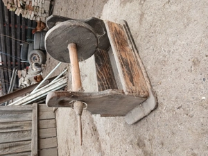 Razboi de tesut,  sucală și mașină de răsucit. 