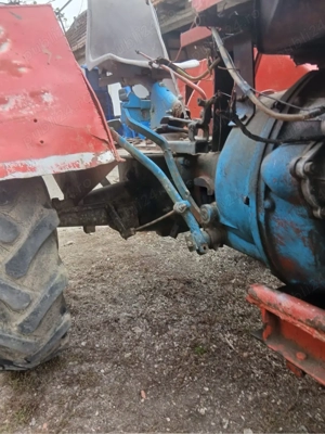 Tractoras intr-un piston - imagine 3