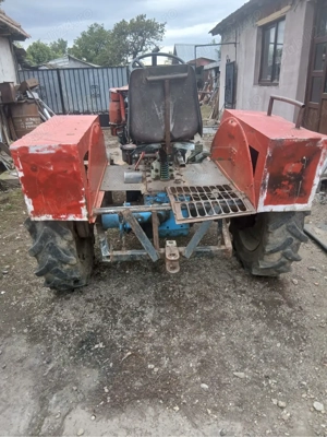 Tractoras intr-un piston - imagine 4