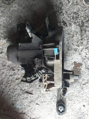 Dezmembrez Dacia Logan facelift, an 2010 - imagine 4