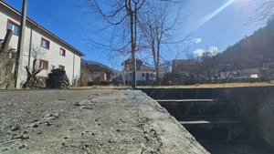 Casă solidă din cărămidă, mobilată, garaj, teren generos – Tarcău - imagine 5