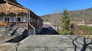 Casă solidă din cărămidă, mobilată, garaj, teren generos – Tarcău - imagine 6