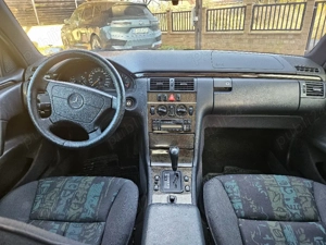 vand Mercedes E 230 auto istoric - imagine 3