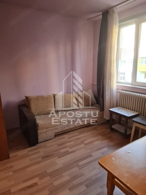 Garsoniera, etaj 1, la 10 minute de Iulius, zona Lipovei