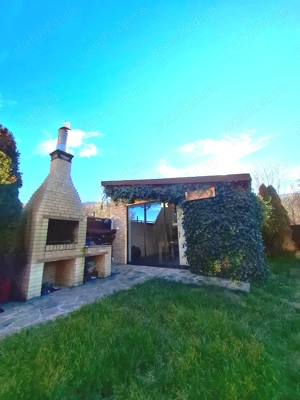 Proprietate completă gata de mutat: casă + 2 apartamente + piscină, curte  - imagine 6